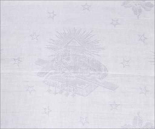 Nappe d'autel n° 2, détail : agneau aux 7 sceaux avec croix, triangle trinitaire.