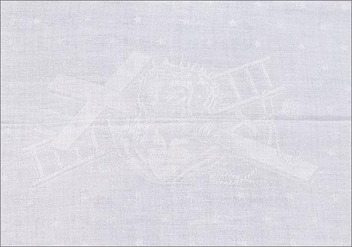 Nappe d'autel n° 5, détail : tête de Christ couronné d'épines sur un trophée d'instruments de la Passion.