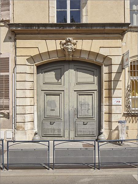 Corps E (9 rue du Manège) : élévation antérieure, portail, ensemble face.