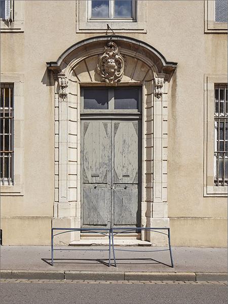 Corps B (13 rue du Manège) : élévation antérieure, portail, ensemble face.