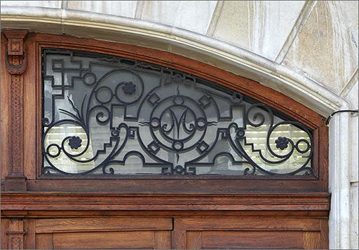 Corps A (11 rue du Manège) : élévation antérieure, porte, détail de l'imposte.