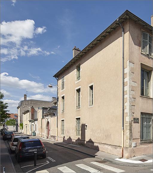 Façade sur la rue Mably, vue de trois-quart.
