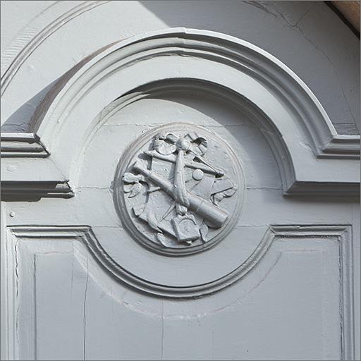 Façade sur la rue des Tiercelins, porte cochère ; chute (détail ventail droite).