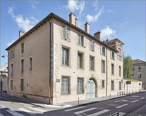 Façade sur la rue des Tiercelins, vue de trois-quart (angle rue Mably).