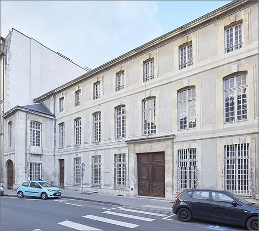 Façade rue Lyautey, ensemble trois-quart droit.