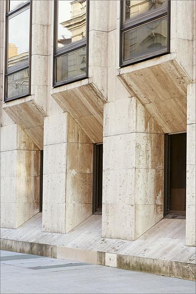 Façade rue Sainte-Catherine, rez-de-chaussée (détail).