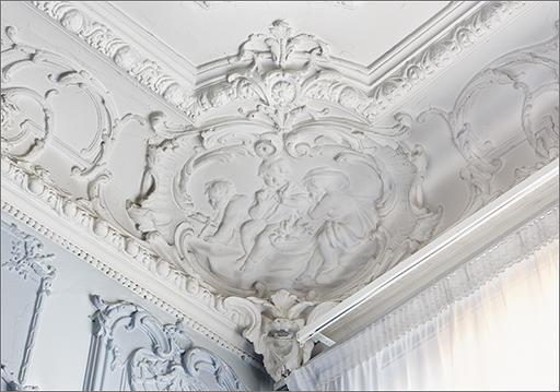 Plafond, détail d'un angle ; allégorie de l'hiver.