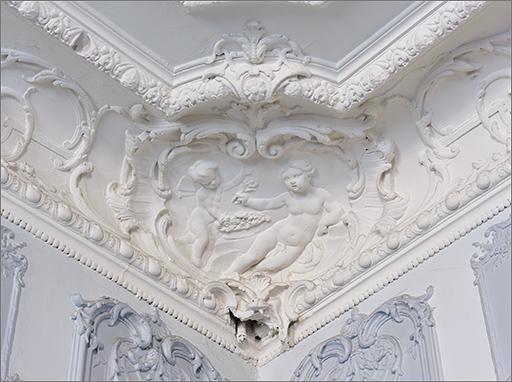Plafond, détail d'un angle ; allégorie du printemps.