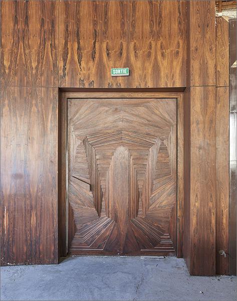 Deuxième étage, porte de la salle des délibérations côté salle, détail porte fermée.