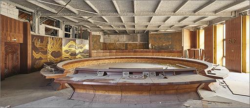 Salle des délibérations, vue générale vers la tribune du public.