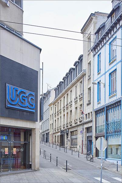 Façade rue Bénit, ensemble trois quarts droit.