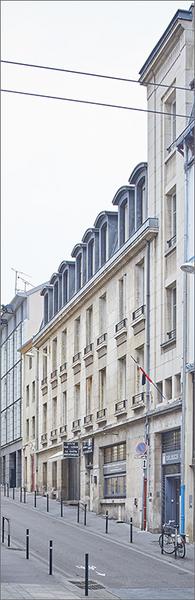 Façade rue Bénit, ensemble trois quarts droit.