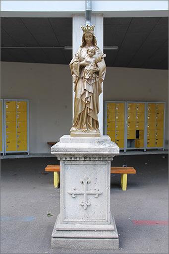 Le mobilier de l'école dite Institution Sainte-Rose actuellement école Saint-Dominique