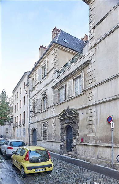 Façade rue de Guise : ensemble trois-quart droit.