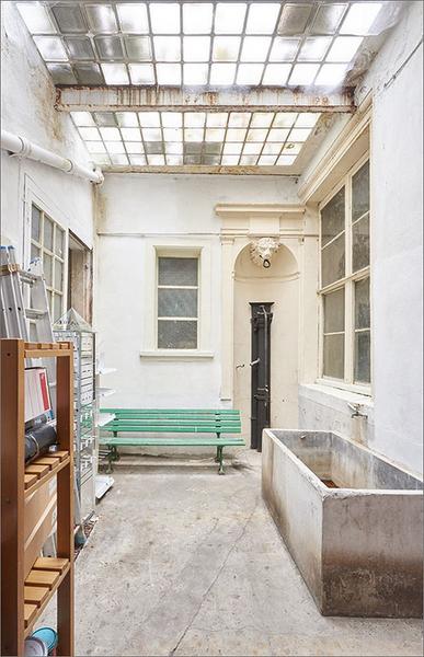 Cour des anciennes écuries : ensemble.