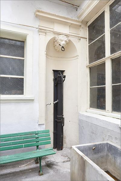 Puits de l'hôtel de Martigny puis maison Poincaré actuellement immeuble