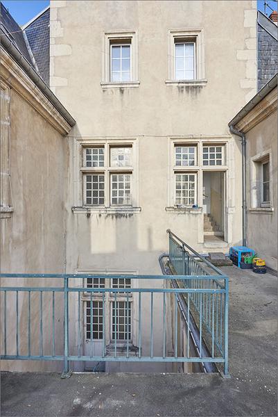 Façade corps C : ensemble depuis terrasse corps D.