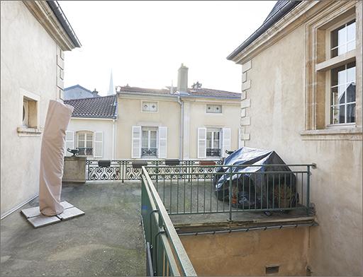Terrasse haute du corps D : ensemble depuis le corps C vers la rue de Guise.
