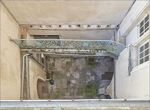 Cour principale : ensemble depuis terrasse corps D.