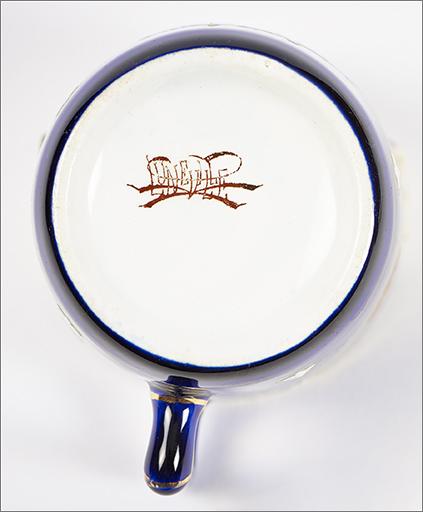 Détail de la marque d'atelier.