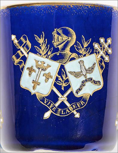 Tasse, détail du décor.
