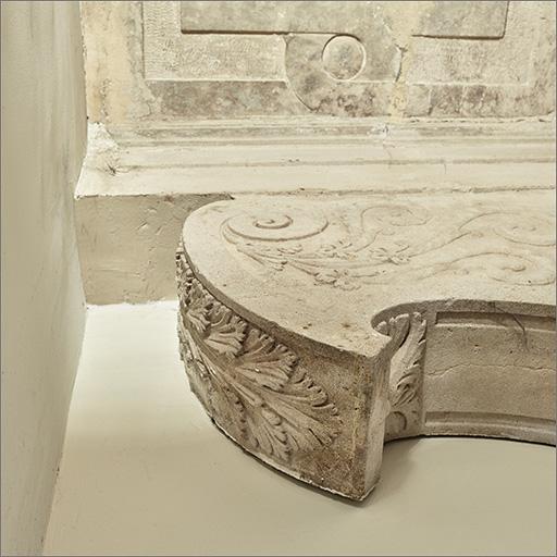 Rez-de-chaussée : console supportant l'ancienne galerie, détail du décor.