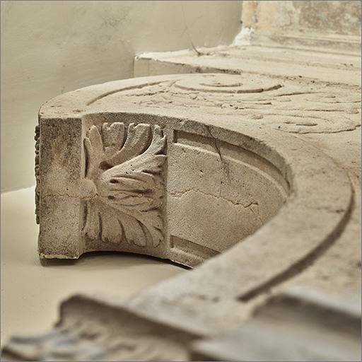 Rez-de-chaussée : console supportant l'ancienne galerie, détail du décor.