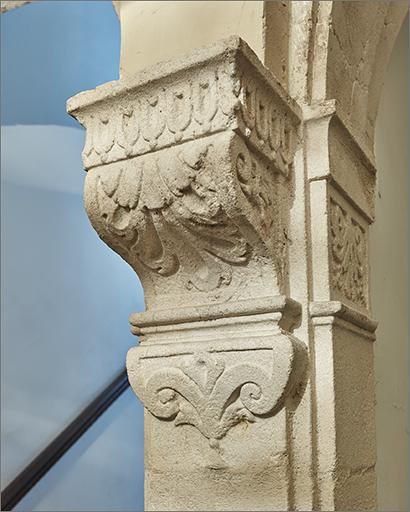 Rez-de-chaussée : pilastres, détail du décor.
