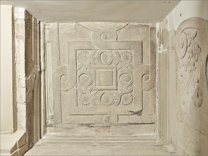 Rez-de-chaussée : sous-face de l'ancienne galerie de distribution, détail du décor.