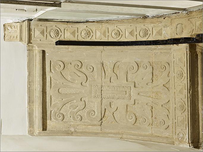 1er palier : sous-face de l'ancienne galerie de distribution, détail du décor (partie gauche).