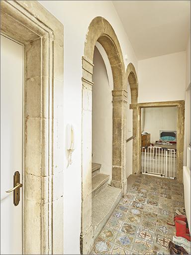 Escalier : palier du 2e étage.
