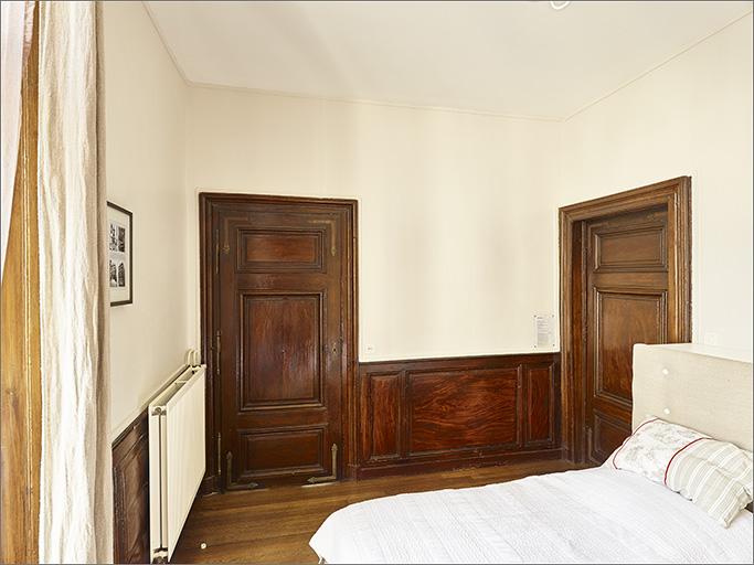 Portes et lambris (1er étage).