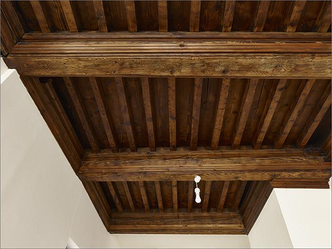 Cheminée et plafond (2e étage), détail du plafond.