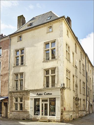 Façade sur la rue Saint-Epvre, ensemble trois quarts droit.