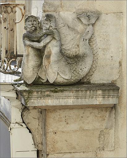 Ensemble trois quarts droit.