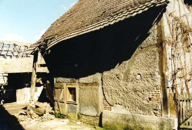 Le logis : gouttereau postérieur.