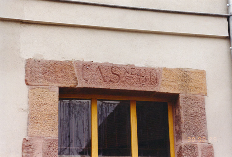 Caserne transformée. Vue de détail.