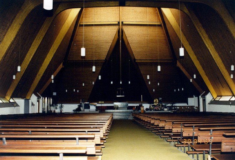 Vue d'ensemble de l'intérieur, vers l'est.