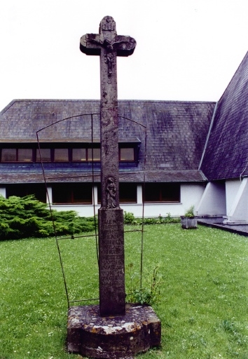 Croix de chemin : Christ en croix