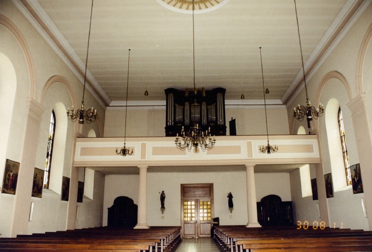 Vue d'ensemble de l'intérieur, vers la tribune.