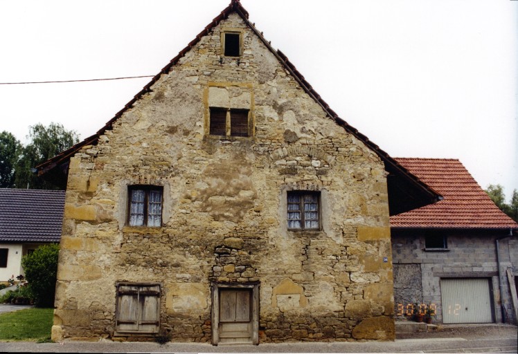 Vue d'ensemble du pignon sur rue.