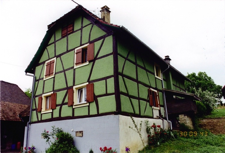 Vue d'ensemble du pignon nord et du gouttereau postérieur du logis.
