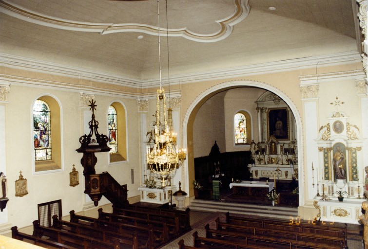 Vue d'ensemble de la nef depuis la tribune d'orgue.