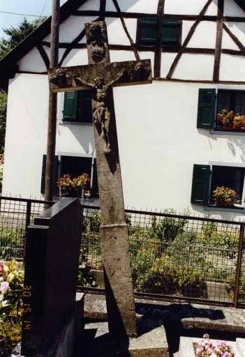 Croix funéraire : Christ en croix