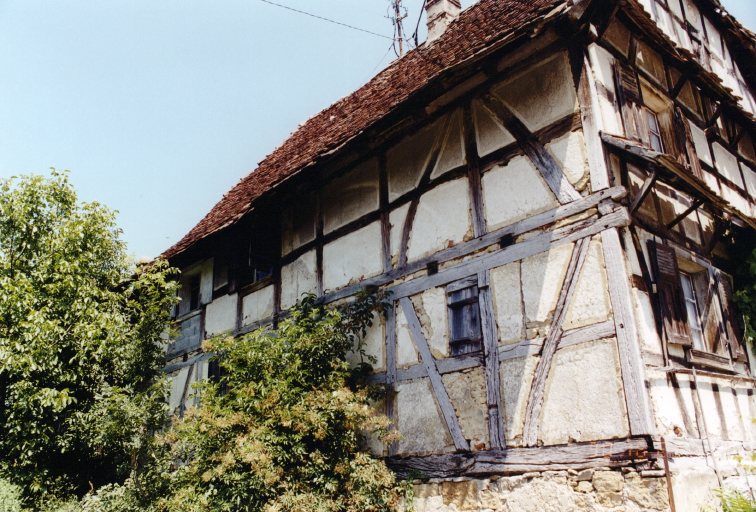 Vue du gouttereau postérieur du logis.