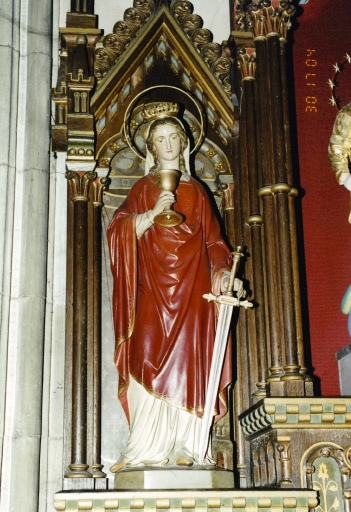 Vue de la statue de sainte Barbe.