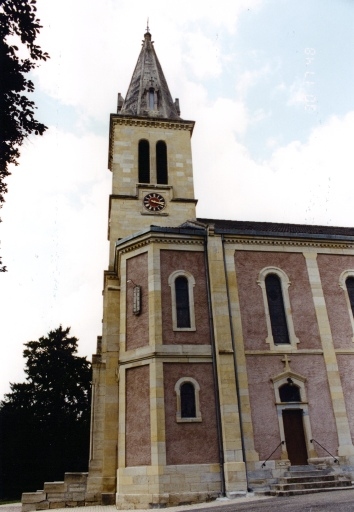 Vue latérale du clocher.