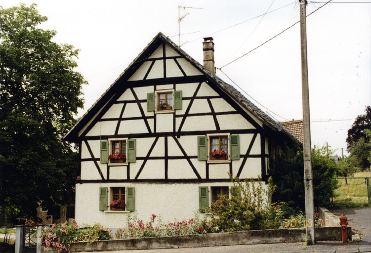 Vue du pignon sur rue.