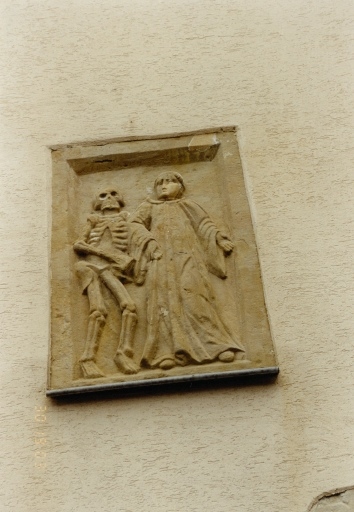 Relief : Saint Fridolin et le mort