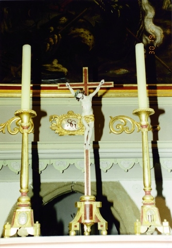 Chandeliers et croix d'autel (No 1)